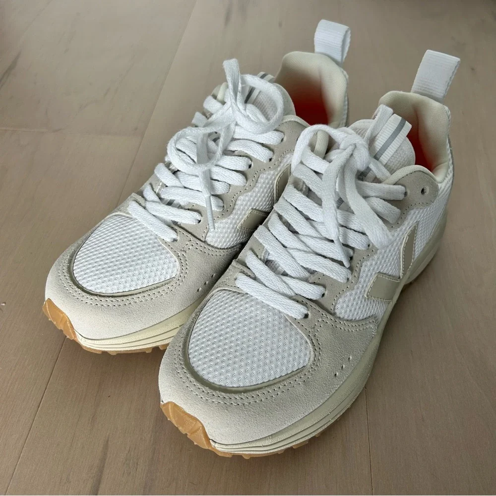 Veja Venturi II Women's Sneakers, Size 5, fits like a 6! Runs big. NWOT - Picture 2 of 15